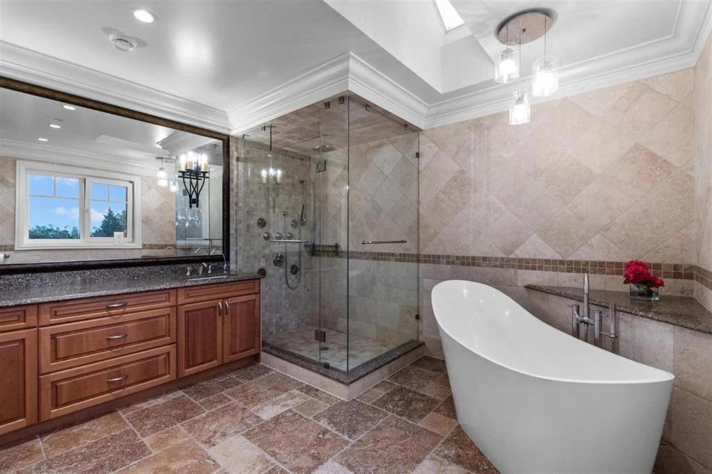 Spacious Cozy House In Vancouver West Luaran gambar