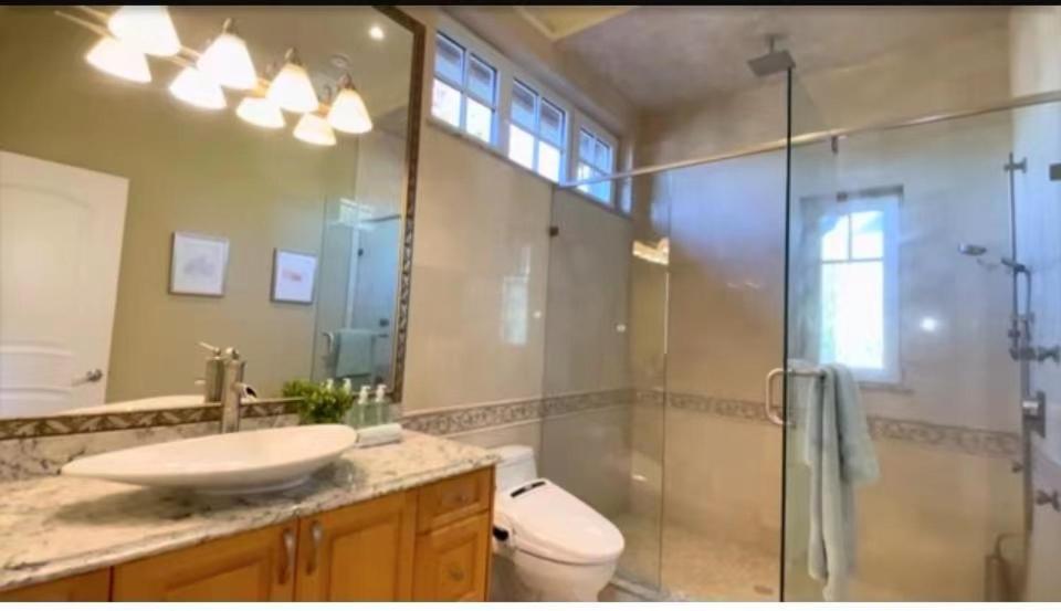 Spacious Cozy House In Vancouver West Bilik gambar
